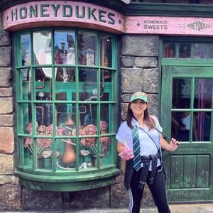 Meet your Posher, Nikkee